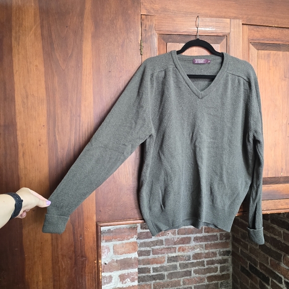 Gleneagles Made in Scotland Green V-Neck Sweater - 100% Lambswool - Medium - Picture 11 of 11